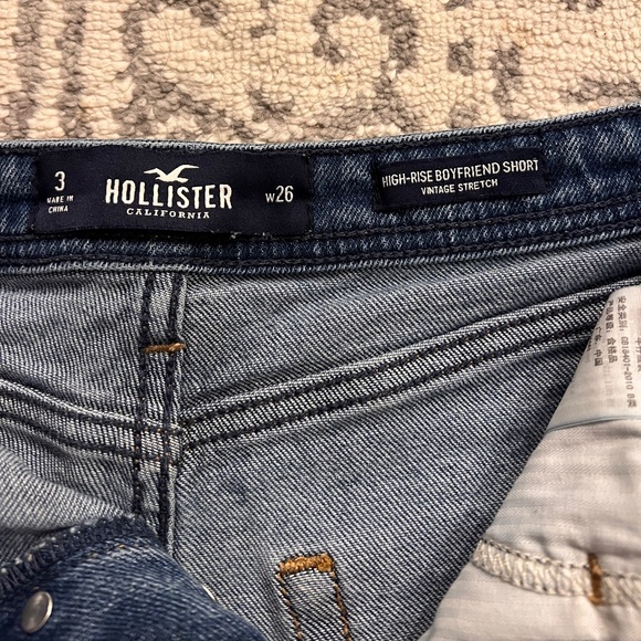 HOLLISTER | High-Rise Boyfriend Jean Shorts - Picture 5 of 5